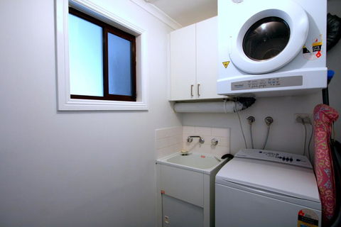 Wendaleigh 5/26 Clyde Street - Accommodation Main Beach 3