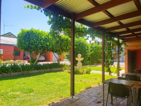 Wentworth Central Motor Inn - Accommodation Main Beach 0