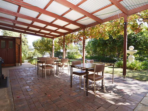 Wentworth Central Motor Inn - Accommodation Main Beach 1