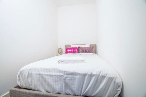 Wentworth Point 2Beds1Study2Bath Brand New APT - Accommodation Main Beach 3