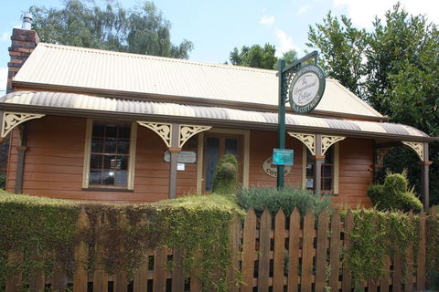 Westbury Gingerbread Cottages - Accommodation Main Beach 2