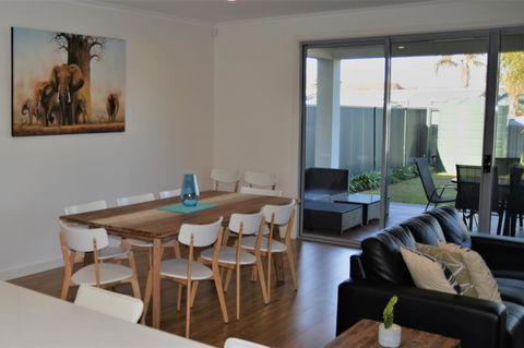 Western Breeze - Accommodation Main Beach 2
