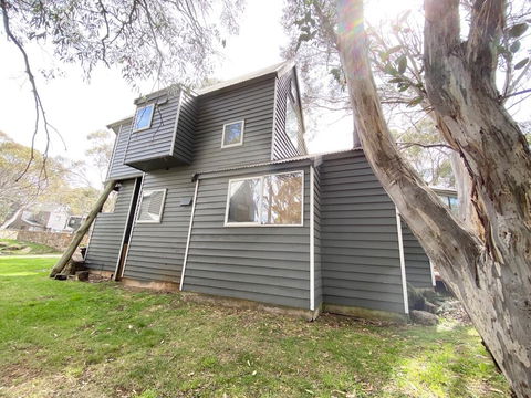 Westons - Accommodation Main Beach 1