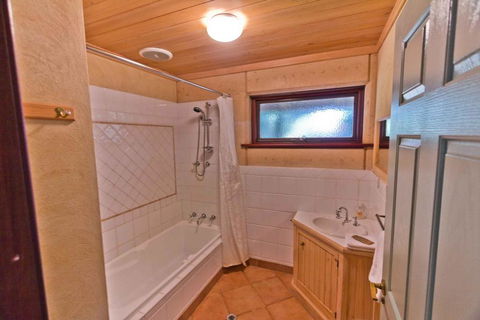 Westwood Cottage - Accommodation Main Beach 3