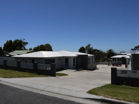 Westwood Villas - Bridport - Accommodation Main Beach 1