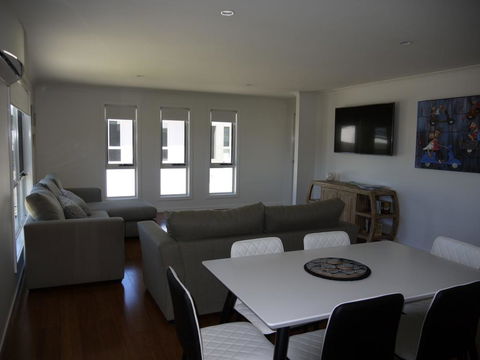 Westwood Villas - Bridport - Accommodation Main Beach 2