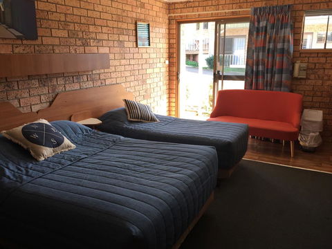 Whale Fisher Motel - Accommodation Main Beach 2