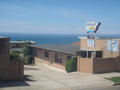 Whale Fisher Motel - Accommodation Main Beach 0