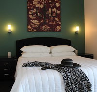 Whale Inn  Restaurant - Accommodation Main Beach