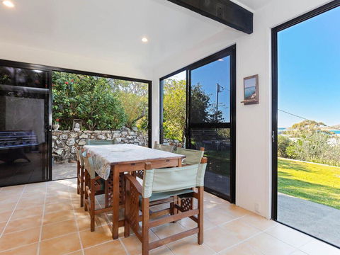 Whale Tales' 78 Lentara Street - FANTASTIC WATER VIEWS OVER FINGAL BEACH - Accommodation Main Beach 2