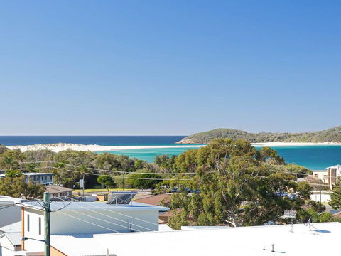 Whale Tales' 78 Lentara Street - FANTASTIC WATER VIEWS OVER FINGAL BEACH - Accommodation Main Beach 0