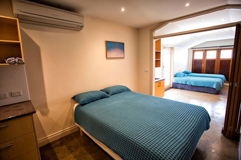 WHARF COTTAGE - Accommodation Main Beach 2
