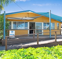 Wheelchair Friendly with water views - Welsby Pde Bongaree - Accommodation Main Beach