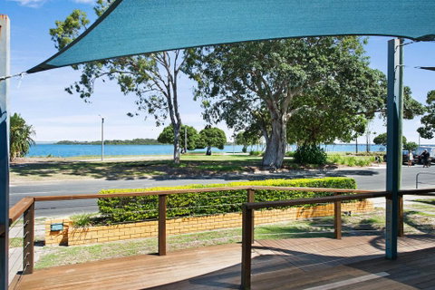 Wheelchair Friendly With Water Views - Welsby Pde, Bongaree - Accommodation Main Beach 3