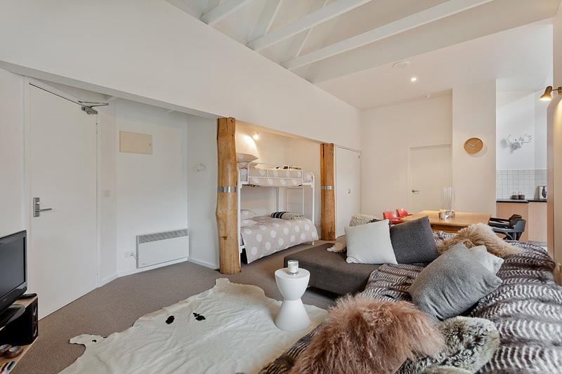 Accommodation Main Beach