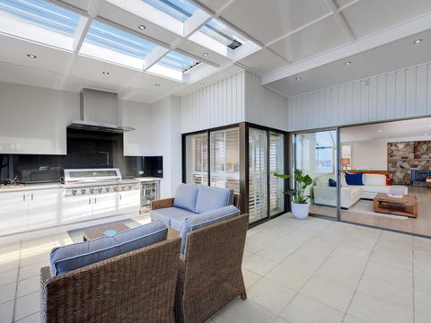 Whispering Sands', 10 Sandy Point Road - Luxury Waterfront Home With Aircon, WIFI & Foxtel - Accommodation Main Beach 0
