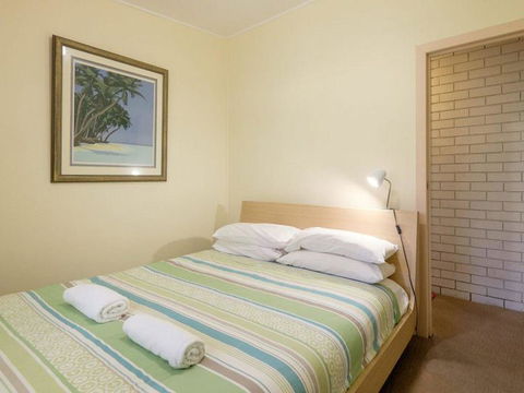 Whispering Trees - Accommodation Main Beach 1