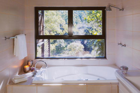 Whispering Valley Cottage Retreat - Accommodation Main Beach 1