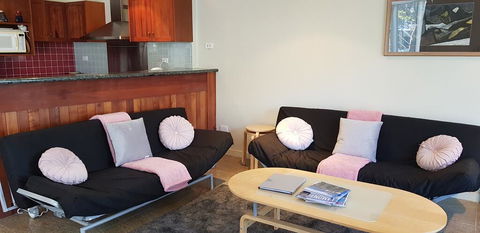 Whistler 1C - Accommodation Main Beach 3