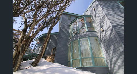 Whistler 1C - Accommodation Main Beach 0