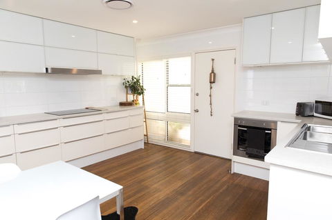 White Beach Cottage - Accommodation Main Beach 1