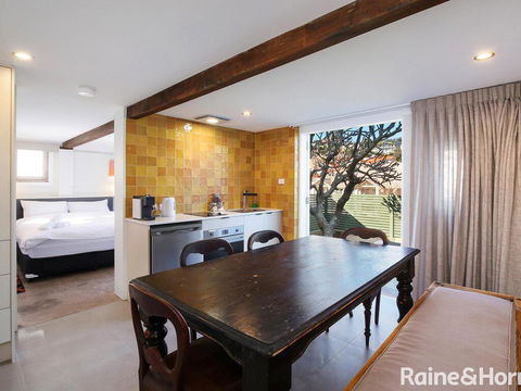 White Beach Studio - 42a Ash Street - Accommodation Main Beach 1