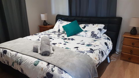White Cedar Cottage - Accommodation Main Beach 3