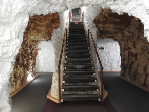 White Cliffs Underground - Accommodation Main Beach 2