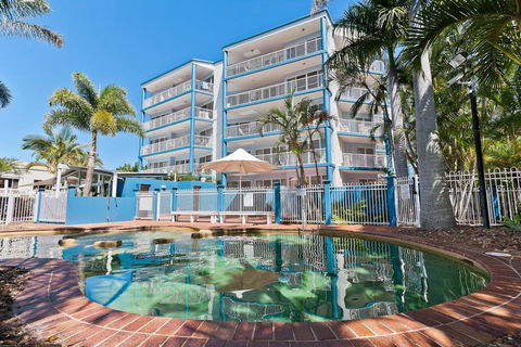 White Crest Luxury Apartments - Accommodation Main Beach 1