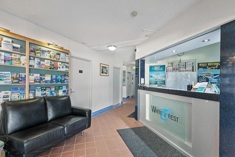 White Crest Luxury Apartments - Accommodation Main Beach 3