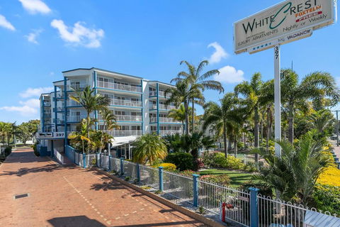 White Crest Luxury Apartments - Accommodation Main Beach 0