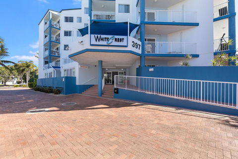 White Crest Luxury Apartments - Accommodation Main Beach 2
