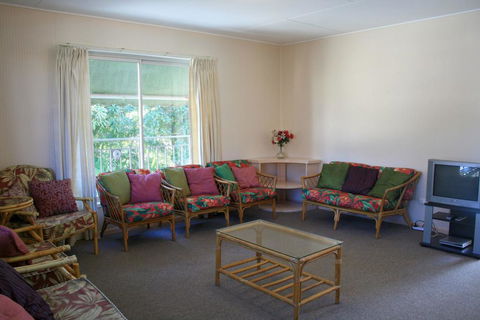 WHITE DOLPHIN, UNIT 5 - Accommodation Main Beach 2