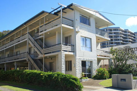 WHITE DOLPHIN, UNIT 5 - Accommodation Main Beach 0