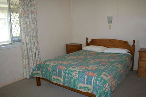 WHITE DOLPHIN, UNIT 5 - Accommodation Main Beach 3