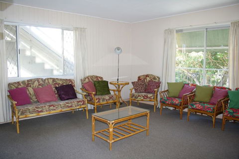 WHITE DOLPHIN, UNIT 5 - Accommodation Main Beach 1
