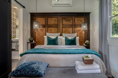 White Gates - Accommodation Main Beach 0