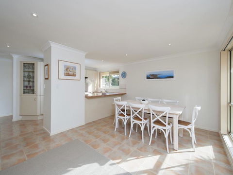 White Horses, 7A Achilles Street - Accommodation Main Beach 2
