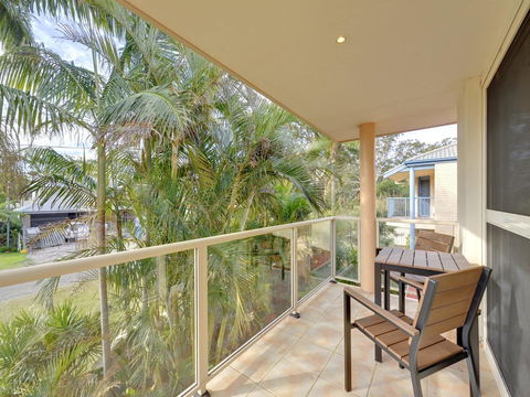 White Horses, 7A Achilles Street - Accommodation Main Beach 1