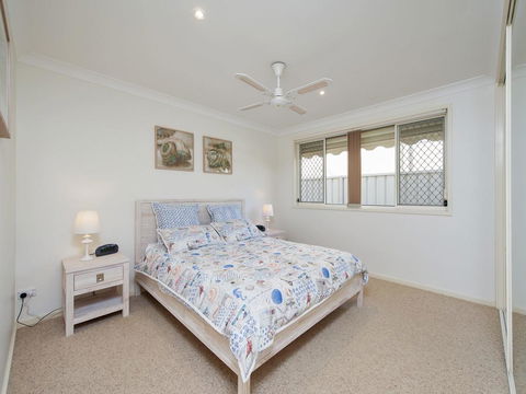 White Horses, 7A Achilles Street - Accommodation Main Beach 3