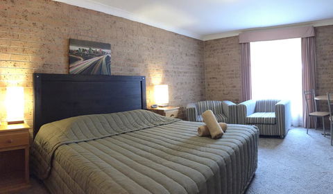 White Lanterns Motel - Accommodation Main Beach 1