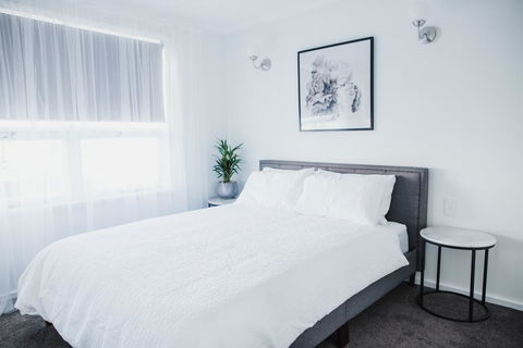 White On Wright Clare - Accommodation Main Beach 3