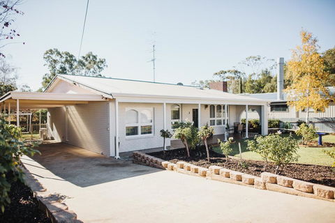 White On Wright Clare - Accommodation Main Beach 1