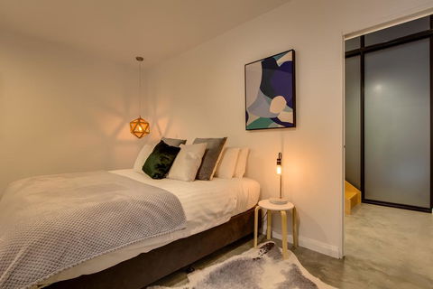 White Room Apartments - Accommodation Main Beach 1