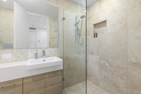 White Sands One - Accommodation Main Beach 1