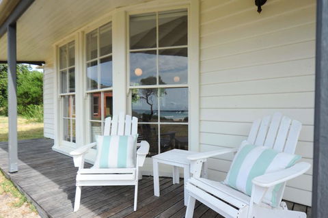 White Shell Cottage - Accommodation Main Beach 0