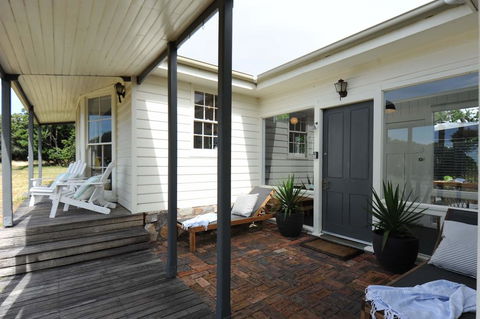 White Shell Cottage - Accommodation Main Beach 2