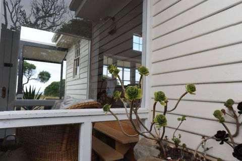 White Shell Cottage - Accommodation Main Beach 3