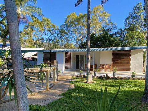 Whitehaven - Accommodation Main Beach 2