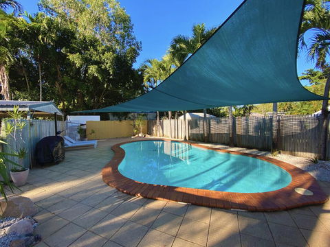 Whitehaven - Accommodation Main Beach 1